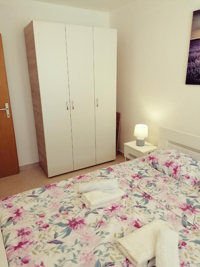 Apartment Vesna Vir Luaran gambar